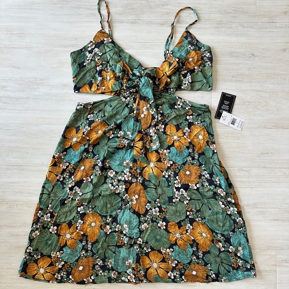 NWT Volcom Luvely Daze Dress - Picture 3 of 9